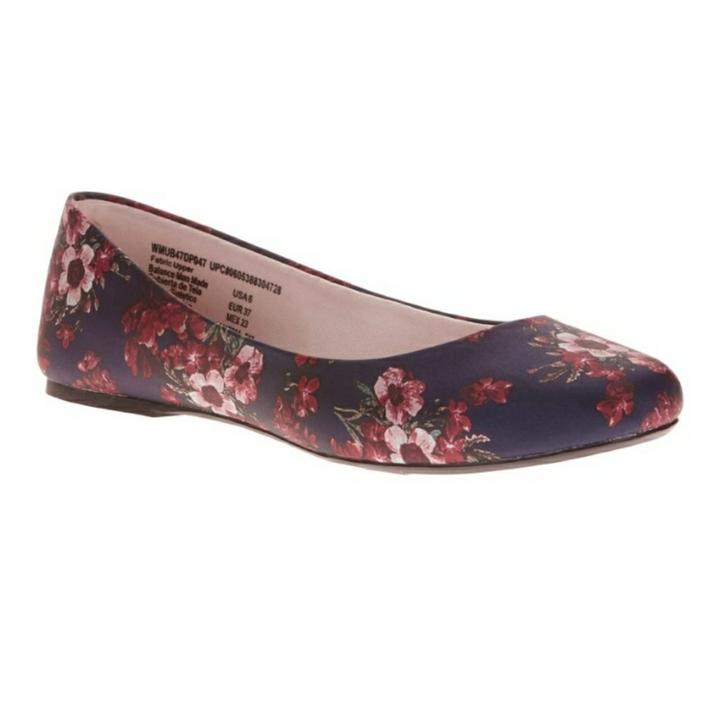 Women's Classic Flats - Picture 1 of 8